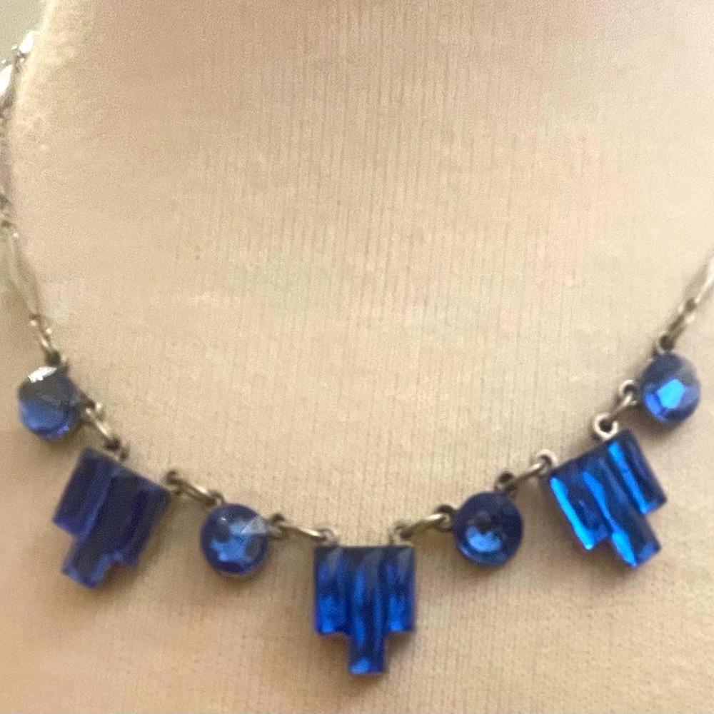 Gorgeous blue crystal necklace with silver-plated chain. Art Deco style. NWOT - Picture 3 of 8